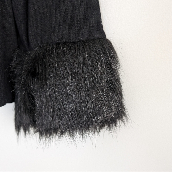 Thesis Medium Black Cardigan With Faux Fur Sleeves - Picture 3 of 5
